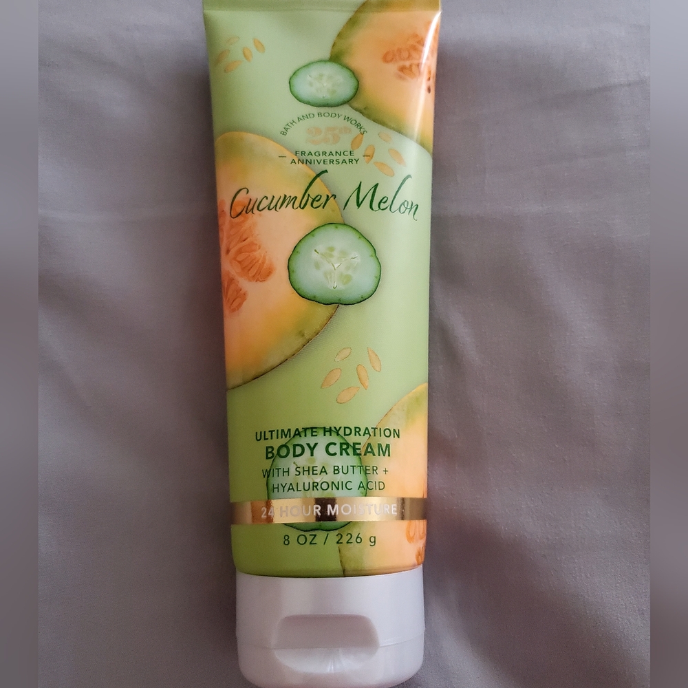 Bath & Body Works Cucumber Melon Body Cream - Light Green